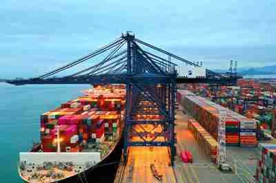 航拍深圳鹽田集裝箱港 密密麻麻，蔚為壯觀